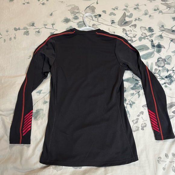 Helly Hanson women’s workout top. Medium. Excellent condition. - Picture 4 of 4